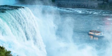 Hornblower NIagara City Cruises from Rainbow Bridge