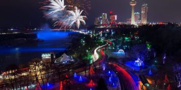 Niagara Falls Attractions Open on Christmas