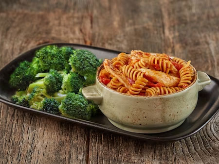 kids rotini pasta with grilled chickenWhole-grain rotini pasta with grilled chicken tomato sauce and vegetables, plus any side you'd like. Also comes with a drink and a chocolate or vanilla push pop! 