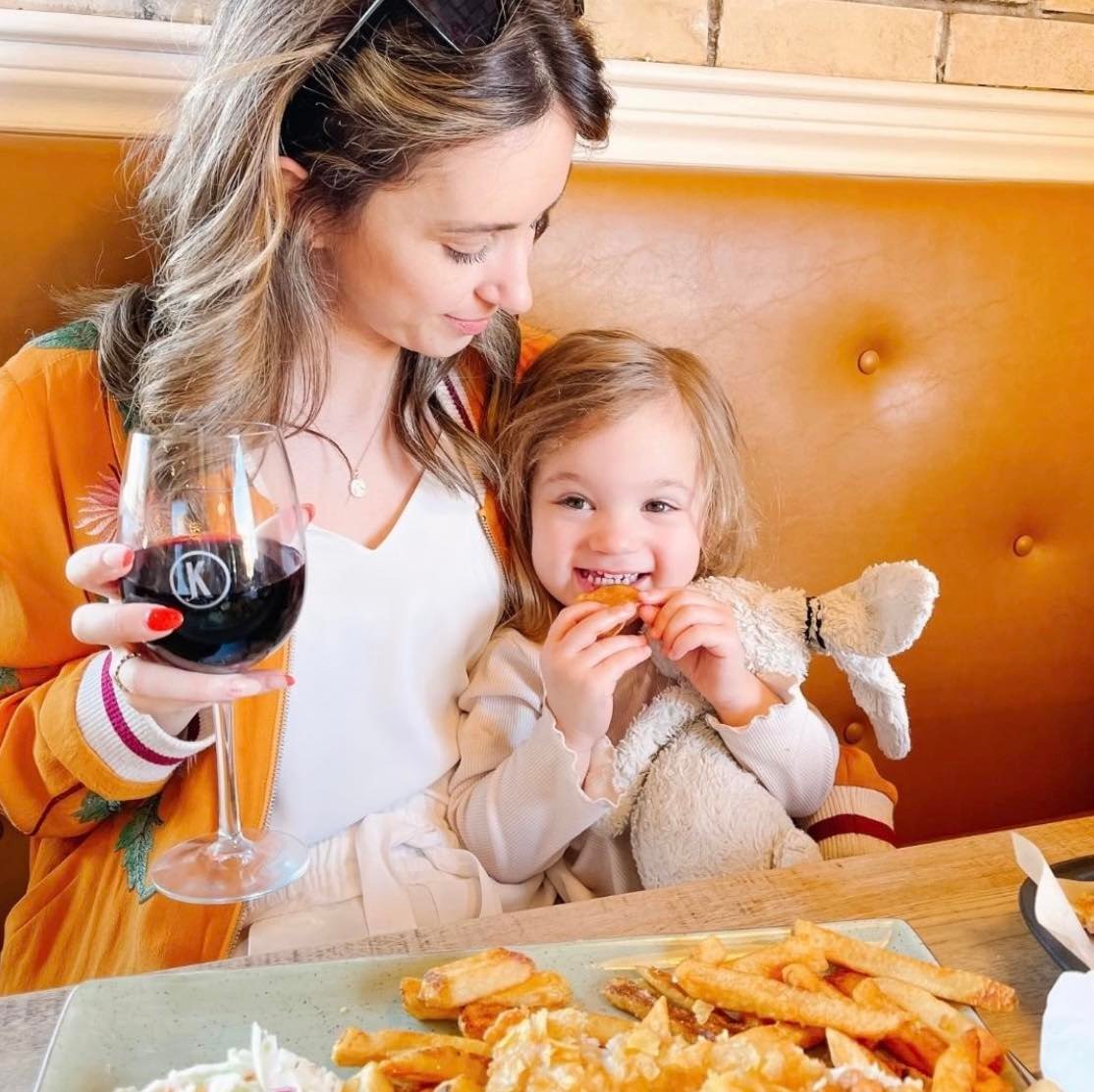 Kelsey's Clifton Hill mom and daughter eating