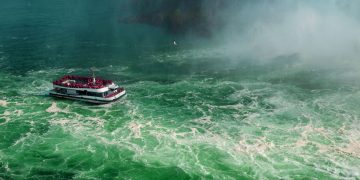 Niagara Falls Greenish River with hornblower