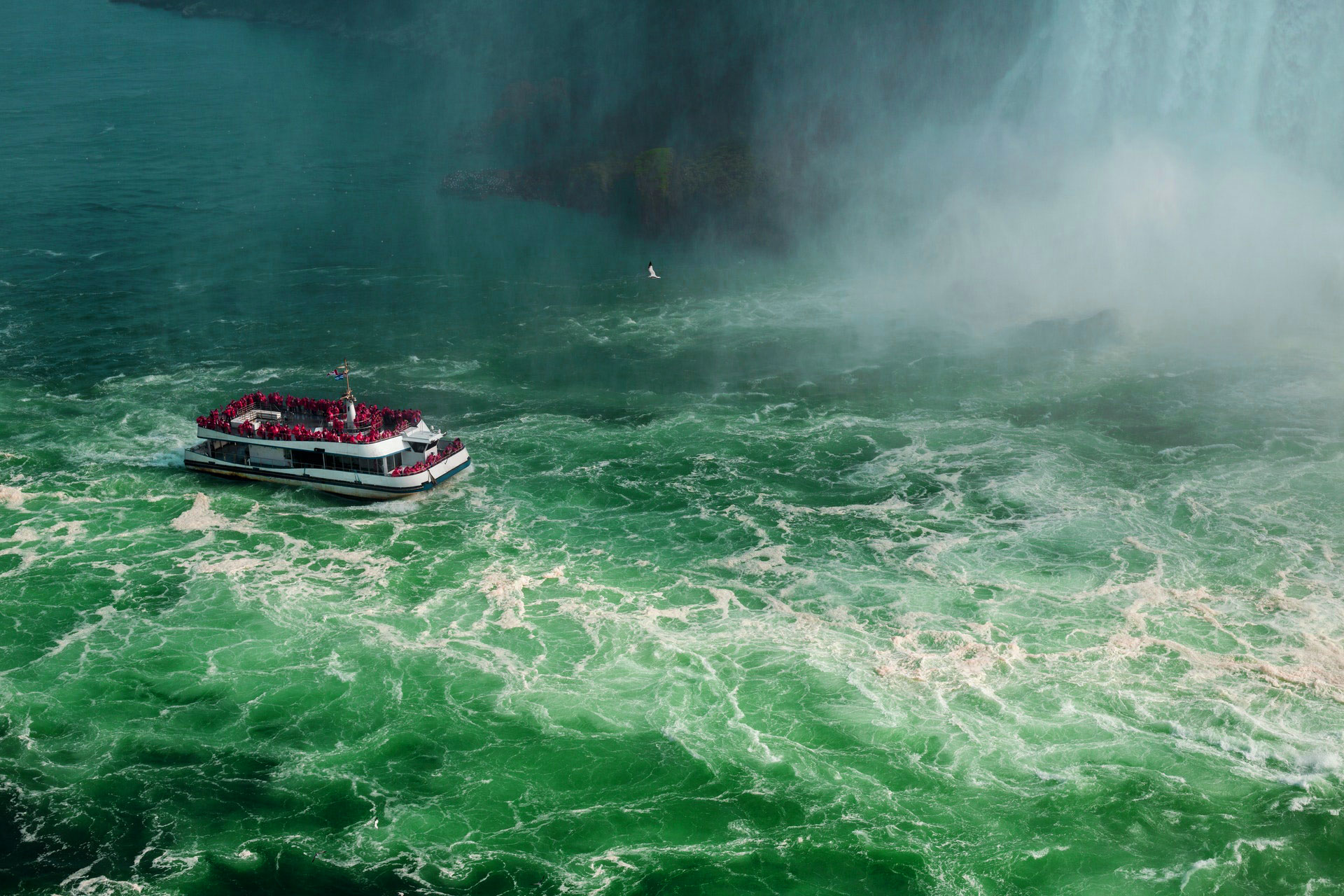 Niagara Falls Greenish River with hornblower