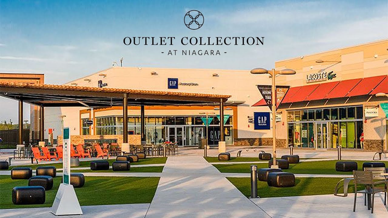Outlet Collection Shopping Mall