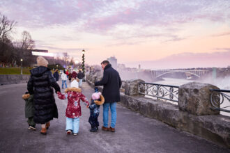 Niagara Falls Winter family parkway