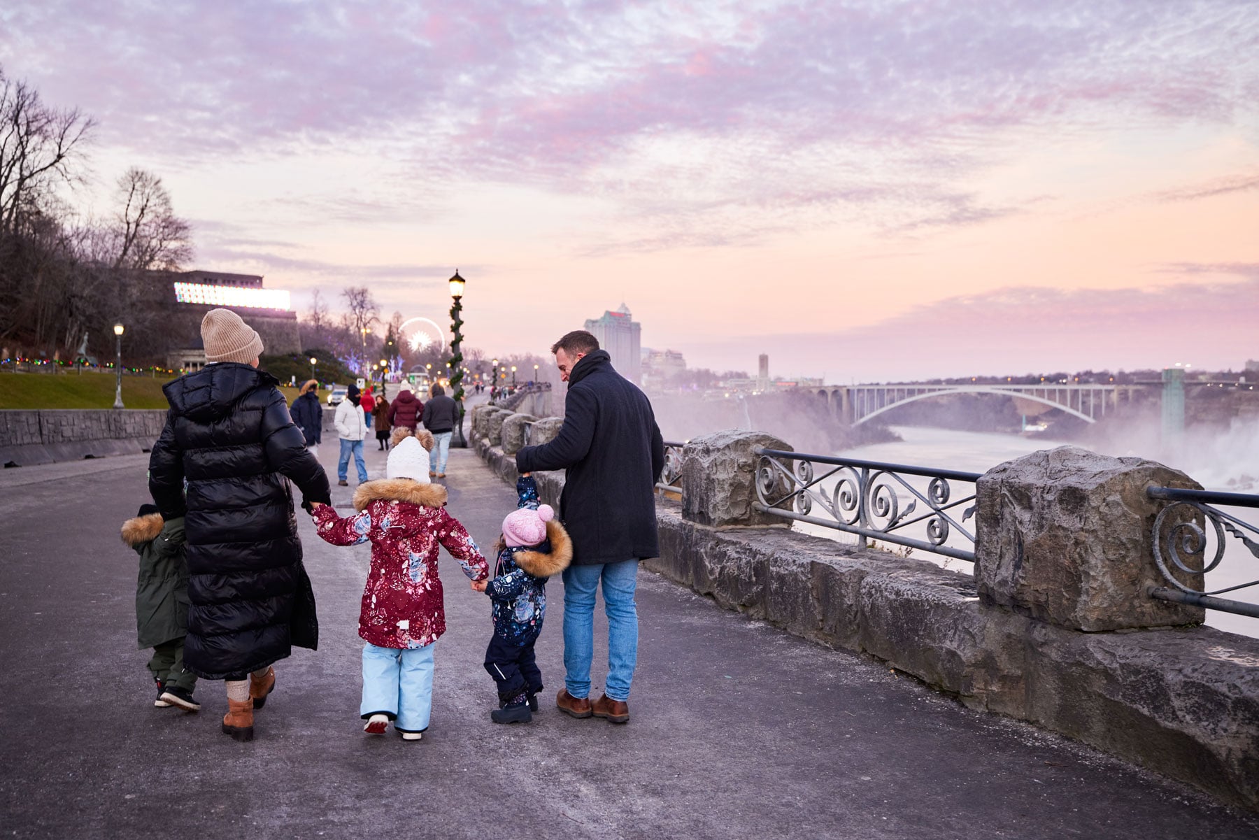 Niagara Falls Winter family parkway