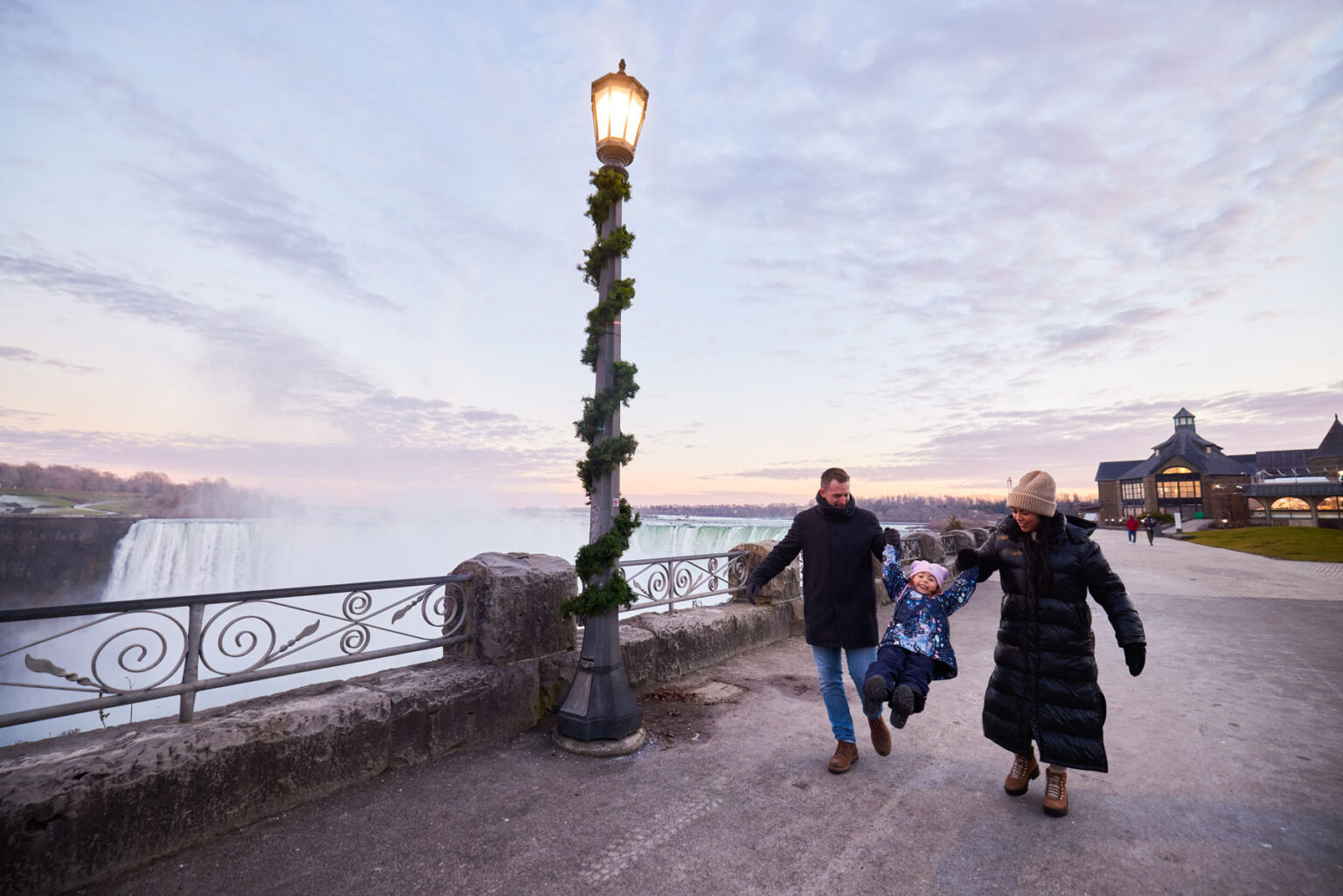 Niagara Falls family winter afternoon