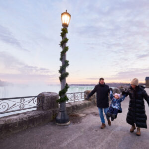 Niagara Falls family winter afternoon