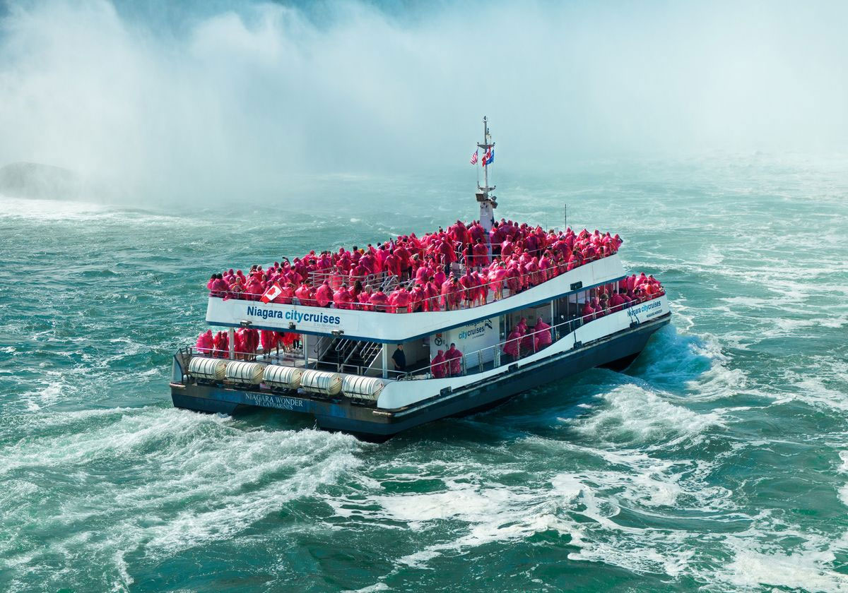Niagara City Cruises in water