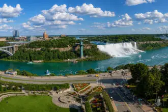 Niagara parkway panoramic photo spring season