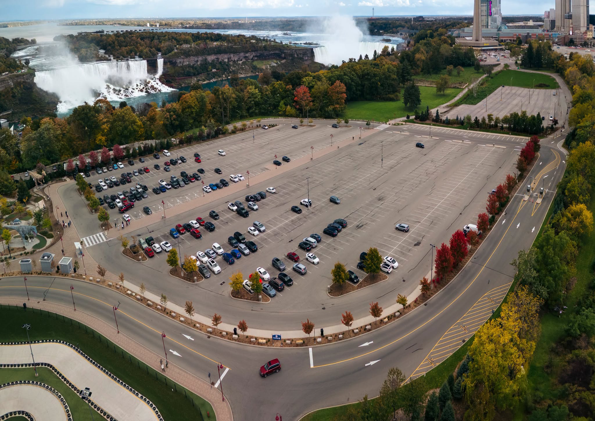 niagara falls parking autumn season