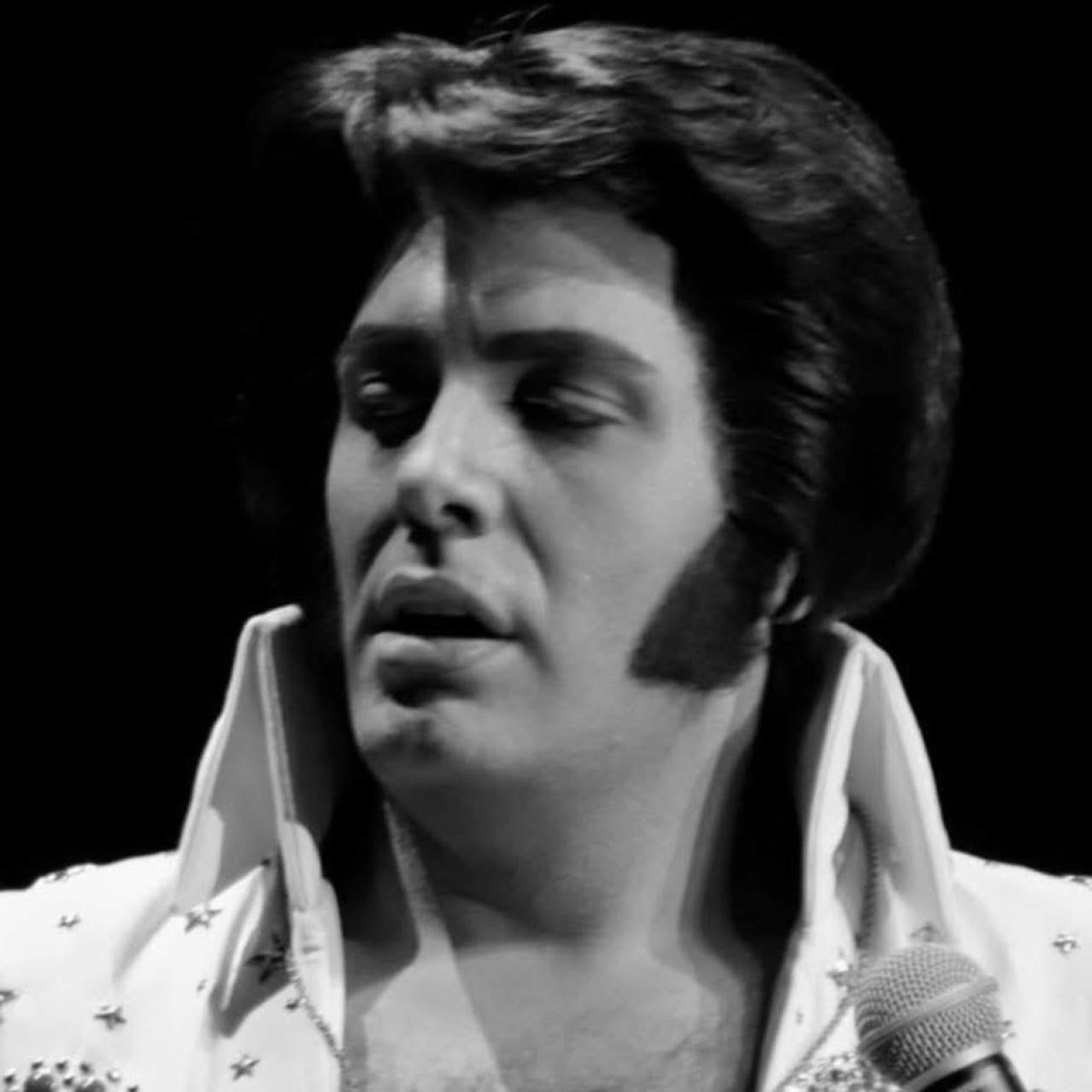 Bruno Nesci dressed as The King
