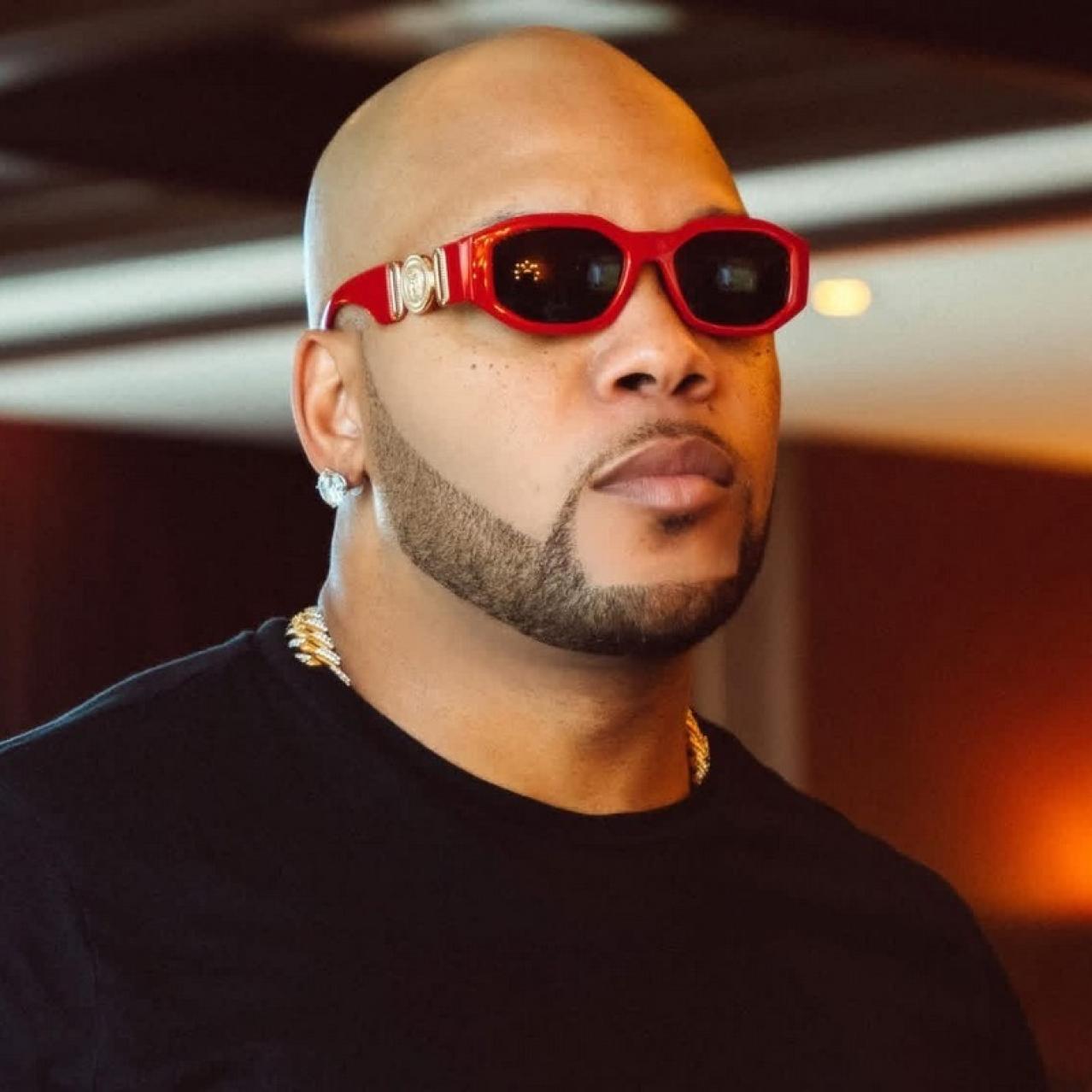 Flo Rida wearing red glasses