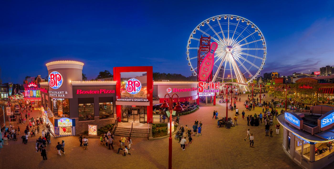 Boston Pizza is a long-time favourite amongst locals and tourists, and is located at the center of Clifton Hill’s entertainment scene