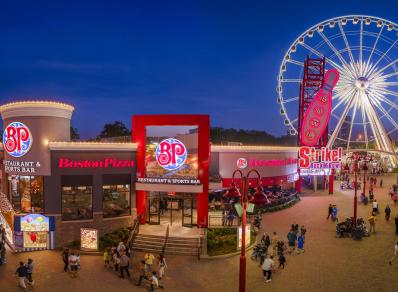 Boston Pizza Clifton Hill at Nighttime