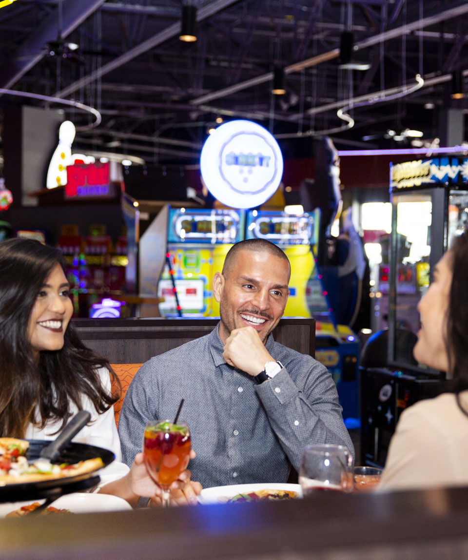 Boston Pizza Standard Package – Clifton Hill Travel Trade
