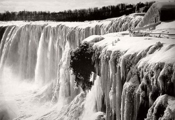 vintage-niagara-falls-during-winter3